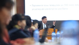 Д.Лүндээжанцан: Төр иргэнтэйгээ байгуулсан гэрээ бол Үндсэн хууль гэж ойлгож болно