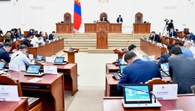 Байгаль орчин, хүнс, хөдөө аж  ахуйн байнгын хорооны даргаар М.Мандхайг,  Хууль зүйн байнгын хорооны даргаар Л.Мөнхбаатарыг сонгож, Монголбанкны Тэргүүн дэд ерөнхийлөгчөөр Э.Анарыг томилов