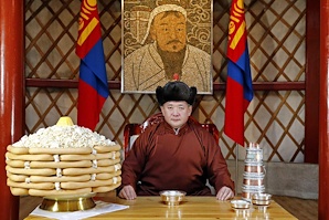 Монгол Улсын  Их Хурлын дарга Миеэгомбын Энхболдын  Сар шинийн мэндчилгээ