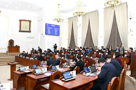 Санхүүгийн хоршооны тухай, Монгол Улсын Их Хурлын тухай хуульд өөрчлөлт оруулах тухай хуулийн төслүүдийг анхны хэлэлцүүлэгт шилжүүлэв