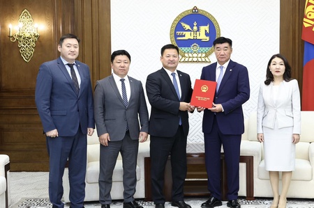 Газрын тухай хуульд нэмэлт, өөрчлөлт оруулах тухай  хуулийн төсөл өргөн мэдүүлэв