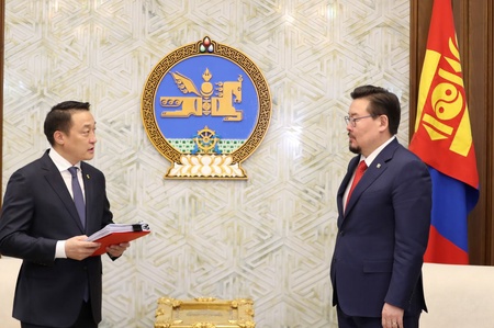 The draft amendment to the Constitution of Mongolia was submitted to the Chairman of the State Great Hural G.Zandanshatar