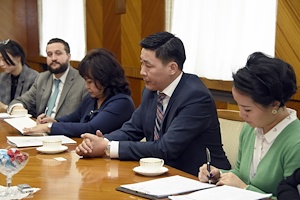 Монгол-Лаосын парламентын бүлгийн дарга Ё.Баатарбилэг Лаосын төрийн захиргааны ажилтнуудыг хүлээн авч уулзлаа