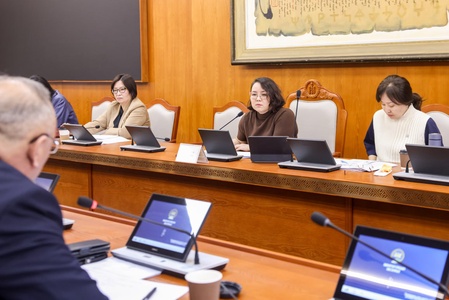 Нийгмийн эрүүл мэндийн тусламж, үйлчилгээний тухай хуулийн хэрэгжилтийг эрчимжүүлэх асуудлаар хуралдлаа