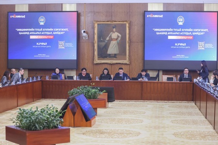 Зөвшөөрөл гэж нэрлээгүй ч бизнес эрхлэхэд иргэдээс шаарддаг 1000 гаруй баримт бичиг хүнд суртал үүсгэж байна