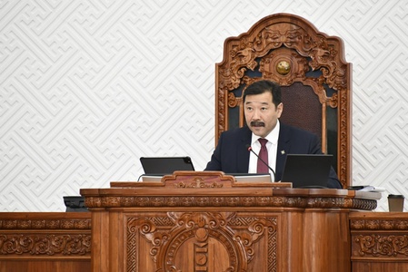 Чуулганы нэгдсэн хуралдаанаар “Монгол Улсыг 2026-2030 онд хөгжүүлэх таван жилийн үндсэн чиглэл батлах тухай” тогтоолын төслийн хэлэлцүүлгийг  үргэлжлүүллээ