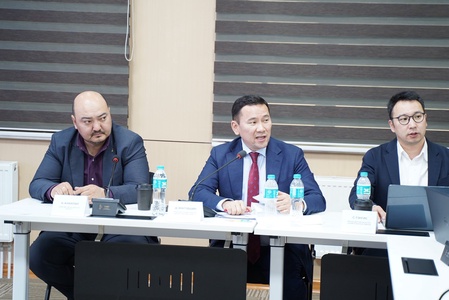 УИХ-ын Ажлын хэсэг Дархан-Уул аймагт ажиллаж, Зөвшөөрлийн тухай хуулийн хэрэгжилттэй танилцан олон нийтийн хэлэлцүүлэг явууллаа