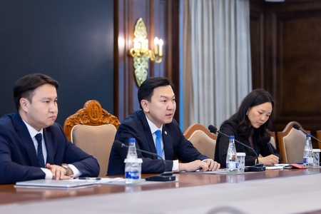 УИХ-ын дарга Н.Учрал тэтгэврийн зээлийн хугацааг сунгах асуудлаар Монголбанк, арилжааны банкуудын удирдлагуудтай санал солилцов