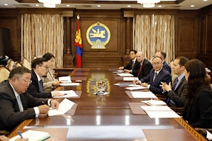 Chairman of the State Great Hural G.Zandanshatar receives AmCham Mongolia delegation