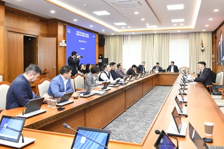 АБГББХ: Монгол Улсыг ирэх таван жилд хөгжүүлэх үндсэн чиглэлийн төслийн анхны хэлэлцүүлгийг явууллаа