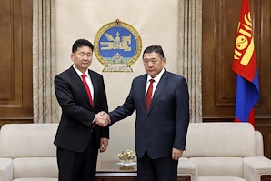Монгол Улсын Их Хурлын дарга М.Энхболд шинээр томилогдсон Ерөнхий сайд У.Хүрэлсүхийг хүлээн авч уулзлаа