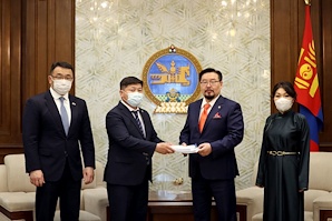 Монгол Улсын нийслэл Улаанбаатар хотын эрх зүйн байдлын тухай хуулийн шинэчилсэн найруулга болон бусад хуулийн төслийг өргөн барив
