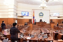 Монгол Улсын 2022 оны төсвийн тухай хуульд өөрчлөлт оруулах тухай болон бусад хуулийг баталж, УИХ-ын ээлжит бус чуулган өндөрлөлөө