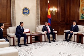 Монгол Улсын эдийн засаг, нийгмийг 2018 онд хөгжүүлэх үндсэн чиглэлийн төслийг өргөн мэдүүлэв