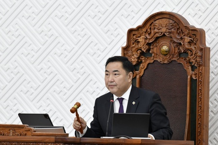 Төсвийн хүрээний мэдэгдэл, төсвийн төсөөллийн тухай хуульд өөрчлөлт оруулах тухай хуулийн төслийг дөрөв дэх хэлэлцүүлэгт шилжүүллээ