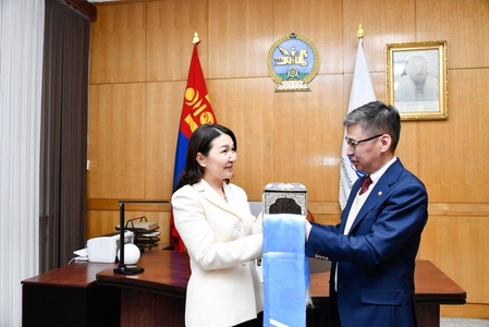 Улсын Их Хурлын Ерөнхий нарийн бичгийн дарга Л.Өлзийсайхан ажлаа хүлээн авлаа