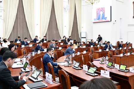 Монгол Улсын хөгжлийн 2026 оны төлөвлөгөөний төслийн нэг дэх хэлэлцүүлгийг хийж байна 
