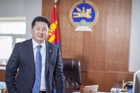 Монгол Улсын Ерөнхий сайд У.Хүрэлсүх Улсын Их Хурлын 2017 оны 11 дүгээр сарын 17-ны өдрийн чуулганы нэгдсэн хуралдаанд Монгол Улсын гадаад бодлого, түүний хэрэгжилтийн талаар хийх мэдээлэл 