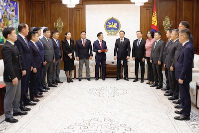 The draft resolution of the State Great Hural (Parliament) of Mongolia on the establishment of a temporary oversight committee was submitted