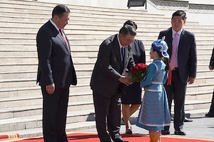 Япон Улсын парламентын Төлөөлөгчдийн танхимын дарга Т.Оошимаг Д.Сүхбаатарын талбайд угтан мэндчиллээ