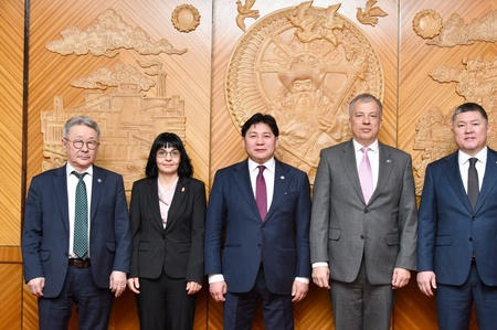 УИХ-ын гишүүн Н.Батсүмбэрэл Унгар Улсын Үндэсний Ассамблейн дэд дарга Др.Олах Лайош-д бараалхлаа 