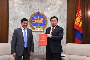 Монгол Улсын сайд, Засгийн газрын Хэрэг эрхлэх газрын дарга Ц.Нямдорж хуулийн төслүүд өргөн барилаа