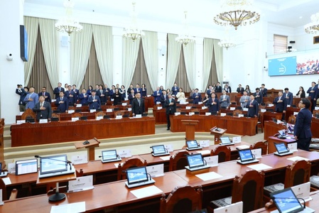 Монгол Улсын 2026 оны төсвийн тухай хуульд өөрчлөлт оруулах тухай хуулийн төслийг гурав дахь хэлэлцүүлэгт шилжүүлж, ээлжит бус чуулган өндөрлөлөө 