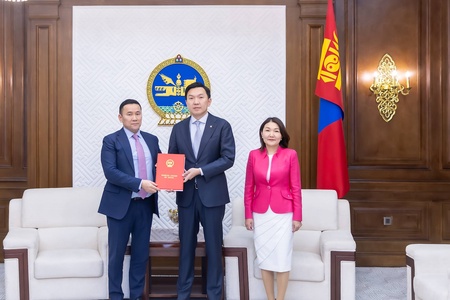 Монгол Улсын Их Хурлын чуулганы хуралдааны дэгийн тухай хуульд нэмэлт, өөрчлөлт оруулах тухай хуулийн төслийг өргөн мэдүүлэв 