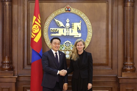 Chairman of the State Great Hural D. Amarbayasgalan Meets with Australian Ambassador Katie Smith 