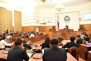 Монгол Улсын 2019 оны төсвийн тухай хуулийн төслийн нэг дэх хэлэлцүүлгийг чуулганы маргаашийн нэгдсэн хуралдаанаар үргэлжлүүлнэ