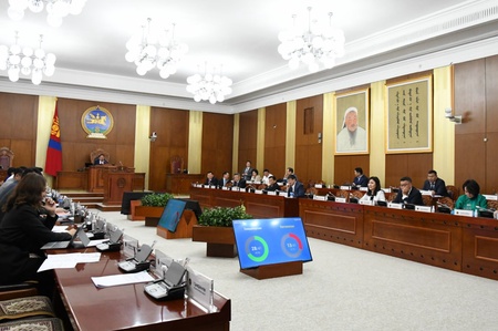 “Монгол Улсын Үндсэн хуулийн цэцийн гишүүнийг томилох, чөлөөлөх тухай” УИХ-ын тогтоолын төслийг баталж, хуулийн төслүүдийн эцсийн хэлэлцүүлгийг хийв
