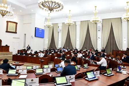 Улсын Их Хурлын Ерөнхий нарийн бичгийн даргаар Л.Өлзийсайханыг томилж, Монгол Улсын хөгжлийн ирэх таван жилийн үндсэн чиглэлийг батлав