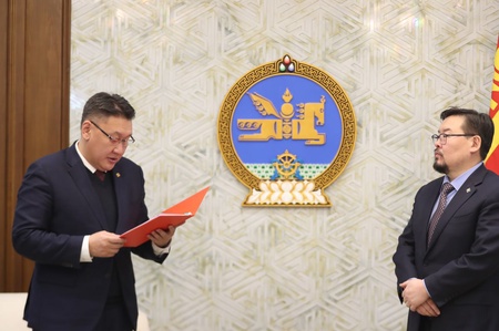 Монгол Улсын нэгдсэн төсвийн 2024 оны төсвийн хүрээний мэдэгдэл, 2025-2026 оны төсвийн төсөөллийн тухай хуулийн төслийг өргөн мэдүүлэв