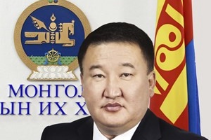 Улсын Их Хурлын гишүүн Д.Бат-Эрдэнээс "Өмнөговь аймагт хууль зөрчин уул уурхайн олборлолтын үйл ажиллагаа явуулж буй зарим аж ахуйн нэгжийн талаар" Монгол Улсын Ерөнхий сайдад тавьсан асуулга