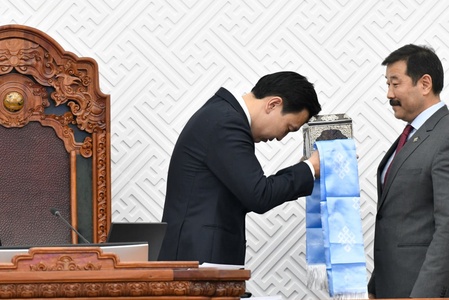 Монгол Улсын Их Хурлын даргаар Ням-Осорын Учралыг сонголоо