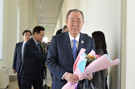 НҮБ-ын 8 дахь Ерөнхий нарийн бичгийн дарга Бан Ги Мун  Монголд ирлээ