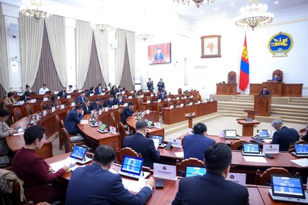 Хуулийн төслийг яаралтай хэлэлцэхийг дэмжиж, Засгийн газрын гишүүд тангараг өргөв