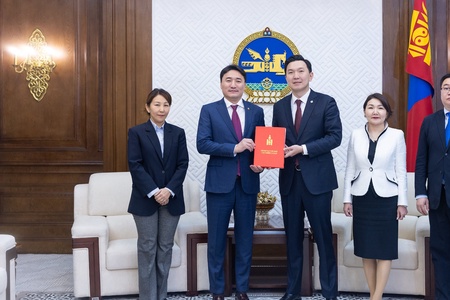 “Импортын барааны гаалийн албан татварын хувь, хэмжээ батлах тухай” УИХ-ын тогтоолд нэмэлт оруулах тухай тогтоолын төслийг өргөн мэдүүлэв