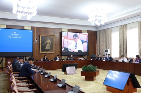 ТБХ:Байнгын хорооны тогтоолын төслүүдийг баталж, Монгол Улсын 2024 оны төсвийн тухай хуулийн төслүүдтэй хамт өргөн мэдүүлсэн хууль, тогтоолын төслүүдийн анхны хэлэлцүүлгийг хийв