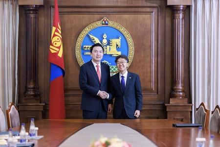 Монгол Улсын Их Хурлын дарга Н.Учрал Бүгд Найрамдах Солонгос Улсаас Монгол Улсад суугаа Элчин сайд Чой Жин Воныг хүлээн авч уулзлаа