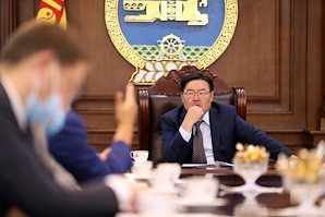Зээлийн хүү бууруулах асуудлаар банкуудын удирдлагуудтай уулзаж ярилцлаа