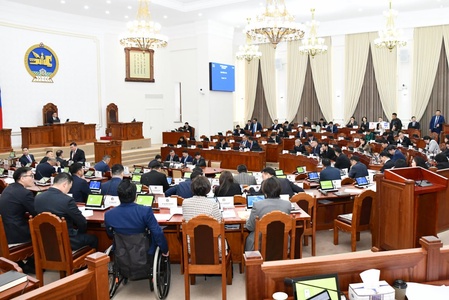   Монгол Улсын  2025 оны төсвийн тухай хуулиудын төслийг гурав дахь хэлэлцүүлэгт шилжүүллээ