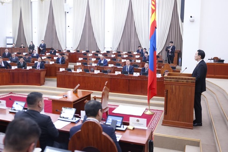 Засгийн газрын гишүүдийг томилох, чөлөөлөх тухай Ерөнхий сайдын танилцуулгыг сонслоо