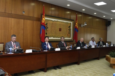 Алтай дамнасан тогтвортой байдлын яриа хэлэлцээ чуулга уулзалт “Сэдэв 8:Төв Ази ба Монгол Улсын түүхэн харилцаа: Уламжлал” сэдвээр үргэлжиллээ 