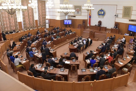 Монгол Улсын Үндсэн хуульд оруулах өөрчлөлтийн төслийг хоёр, гурав дахь хэлэлцүүлэгт бэлтгэх тухай Улсын Их Хурлын тогтоолын төслийг  баталлаа