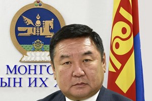 Улсын Их Хурлын гишүүн Д.Ганбатаас  Гадаад харилцааны сайд Б.Батцэцэгт хандаж “Монгол Улсын гадаад бодлогод гарч буй зарим асуудлын талаар” тавьсан асуулга