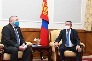Монгол-Казахстаны парламентын бүлгийн дарга Х.Баделхан Элчин сайд Жалгас Адилбаевтай уулзлаа 
