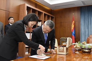 2018 онд батлагдсан Монгол Улсын хууль, тогтоолууд дээр Төрийн тамга дарлаа