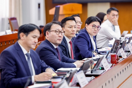 Хувь нийлүүлэгчдийн гэрээний талаар болон Оюу толгой төслөөс Монгол Улсын хүртэх өгөөжийн талаарх нотлох баримтуудыг шинжлэн судална