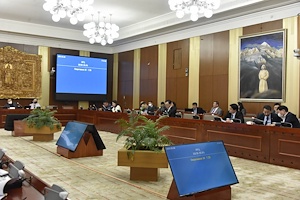 Хамтарсан хуралдаанаар Монгол Улсыг хөгжүүлэх таван жилийн үндсэн чиглэлийн тухайн жилийн гүйцэтгэлийн явц болон Засгийн газрын үйл ажиллагааны хөтөлбөрийн 2021 оны хэрэгжилтийг хэлэлцлээ  	